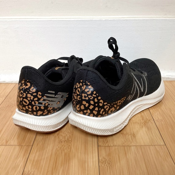 Black New Balance sneakers in leopard print, size 8 - Picture 3 of 6